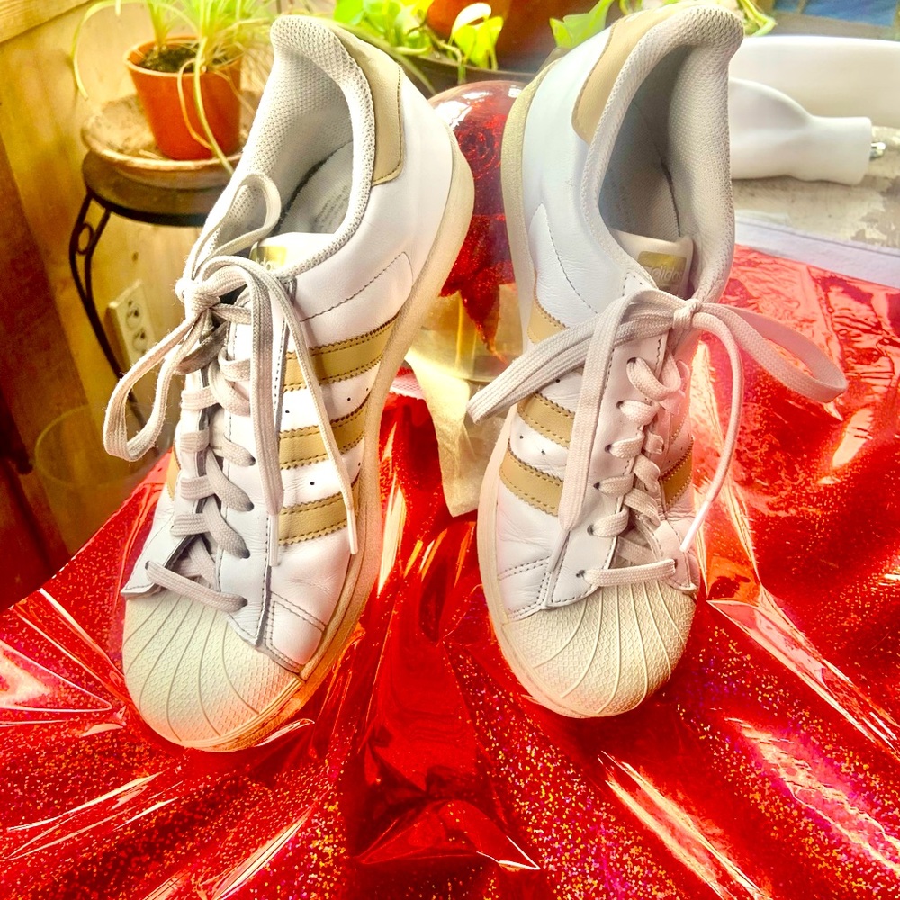 ADIDAS SUPERSTAR SHELL HEAD TENNIS SHOES.